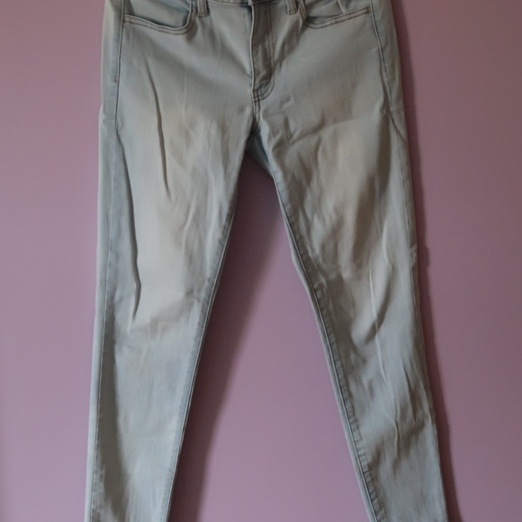 Light Wash Jeans - Picture 1 of 2
